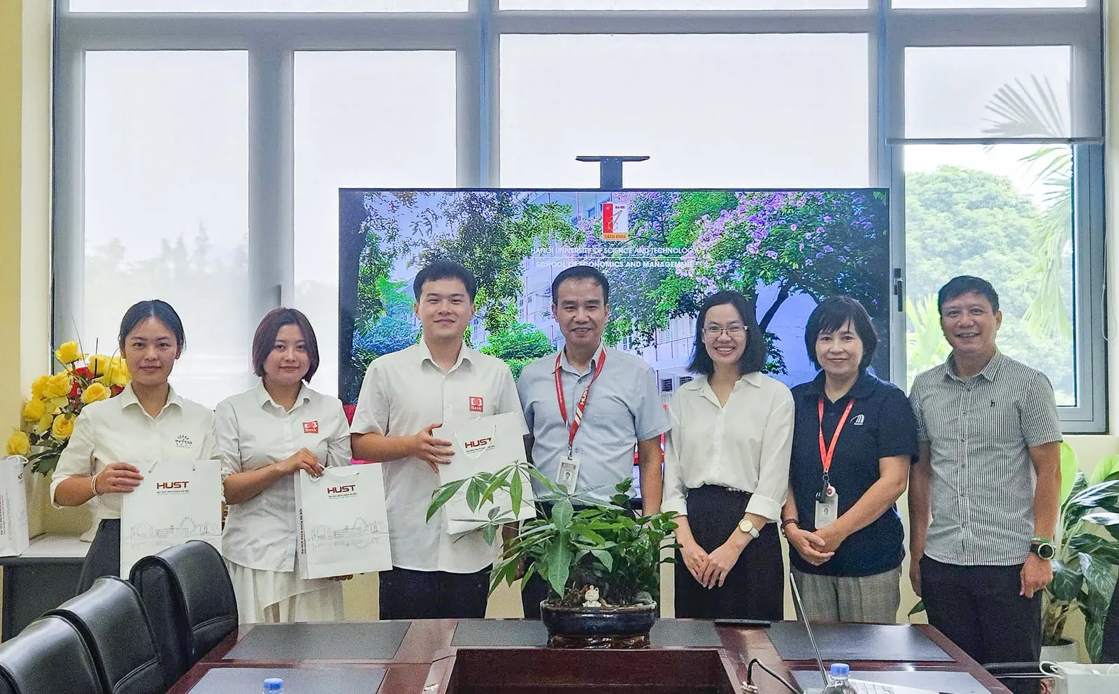 CÔNG TY TNHH BASIC MEDICAL VIỆT NAM THAM QUAN VÀ LÀM VIỆC TẠI KHOA QUẢN LÝ, TRƯỜNG KINH TẾ – ĐẠI HỌC BÁCH KHOA HÀ NỘI